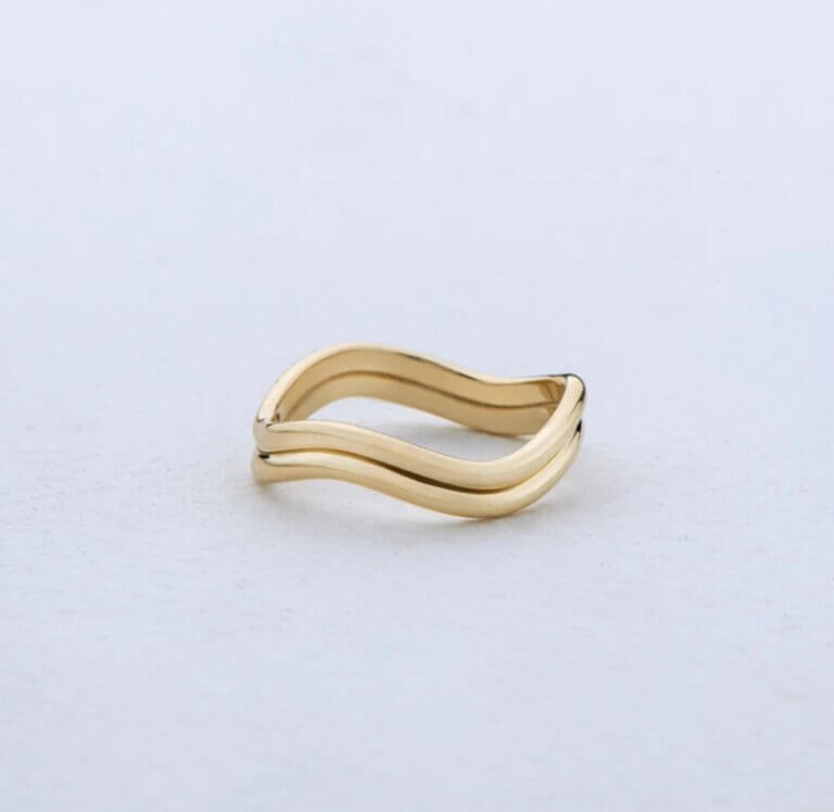 Double curvy ring Modlinger