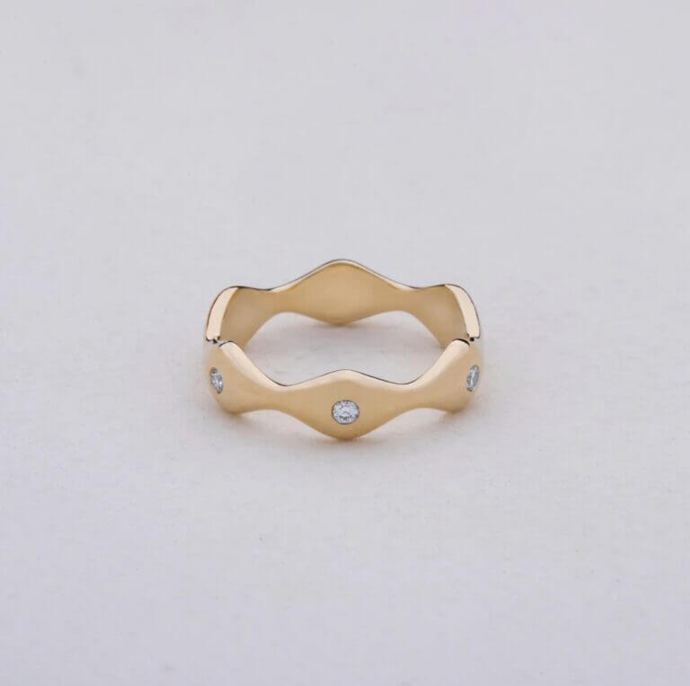 Sculpted wave ring Modlinger
